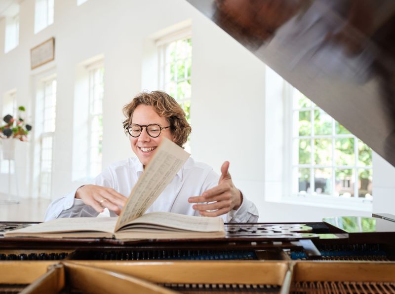 Hannes Minnaar_2021_Green Room Creatives-Lars van den Brink_2